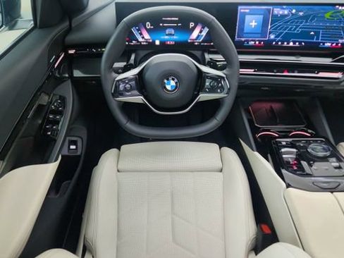 Used 2026 BMW 530i RWD image 37