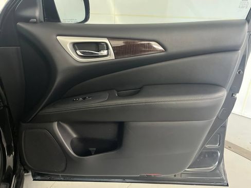 Used 2015 Nissan Pathfinder Platinum FWD image 31