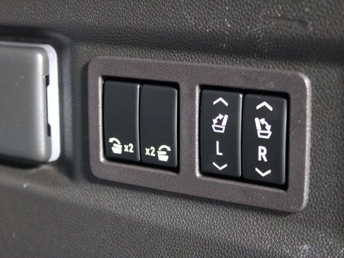 Used 2023 Chevrolet Tahoe LT w/ Luxury Package image 34