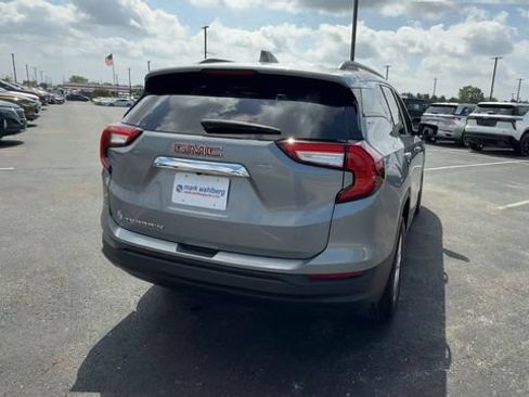 Used 2024 GMC Terrain SLE w/ Driver Convenience Package FWD image 8