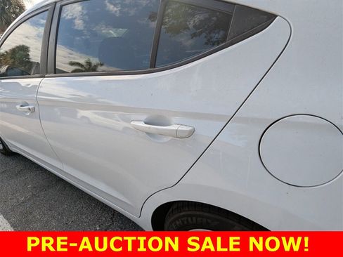 Used 2018 Hyundai Elantra SE image 17