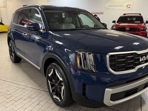 Used 2025 Kia Telluride S FWD image 12