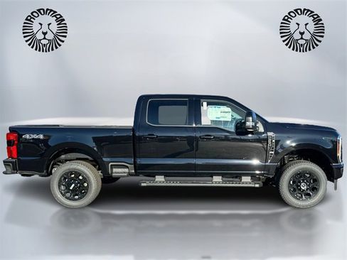 New 2026 Ford F250 Lariat w/ Black Appearance Package image 4