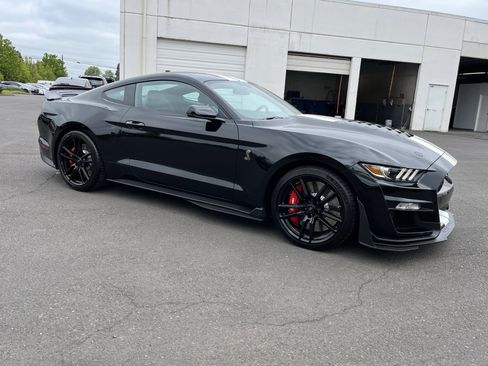 Used 2022 Ford Mustang Shelby GT500 w/ Technology Package RWD image 7