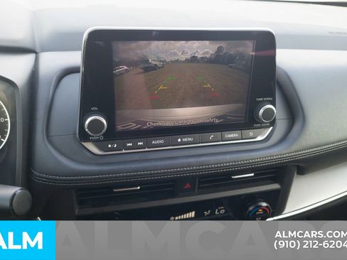 Used 2024 Nissan Rogue SV image 8