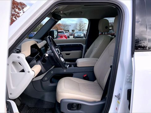 Used 2020 Land Rover Defender 110 SE image 7