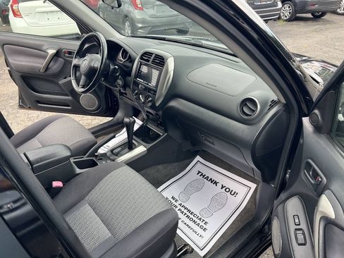 Used 2005 Toyota RAV4 4WD image 10