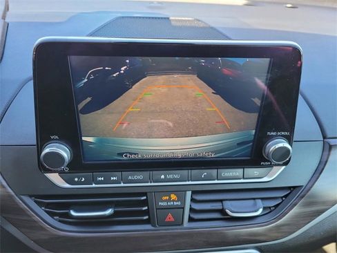 Used 2024 Nissan Altima 2.5 SV image 18