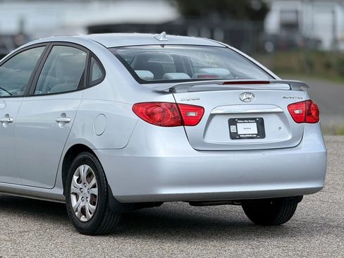 Used 2010 Hyundai Elantra GLS FWD image 16