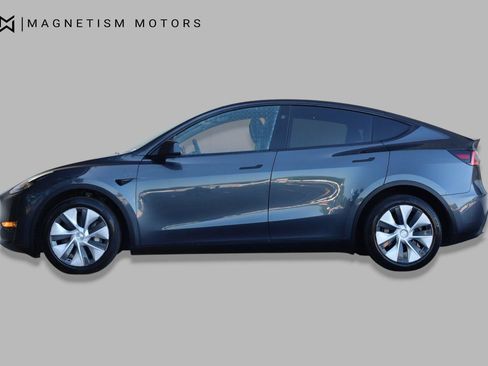 Used 2023 Tesla Model Y Long Range AWD/4WD image 3