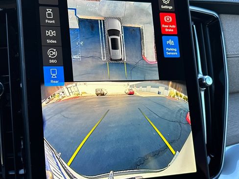 New 2026 Volvo XC90 T8 Plus image 18