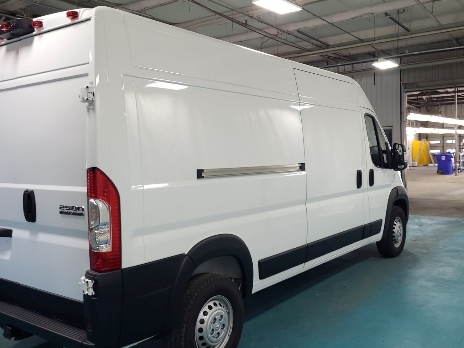 Used 2025 RAM ProMaster 2500 w/ Safety Group FWD image 6