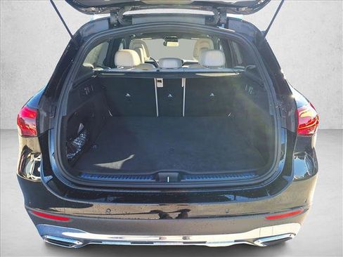 Used 2024 Mercedes-Benz GLC 300 4MATIC image 16