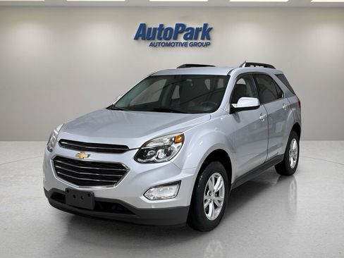 Used 2017 Chevrolet Equinox LT w/ Convenience Package image 3