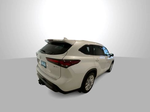 New 2026 Toyota Highlander Limited AWD/4WD image 8
