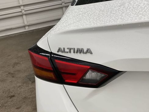 Used 2025 Nissan Altima 2.5 SV image 10