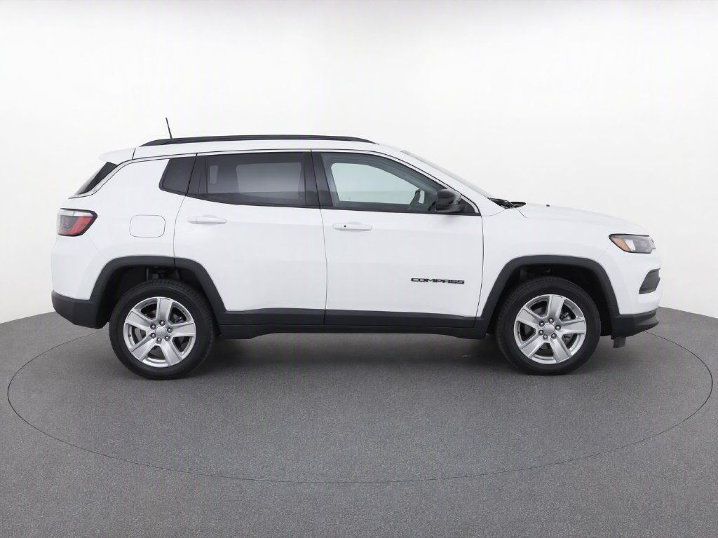 Used 2022 Jeep Compass Latitude AWD/4WD image 4