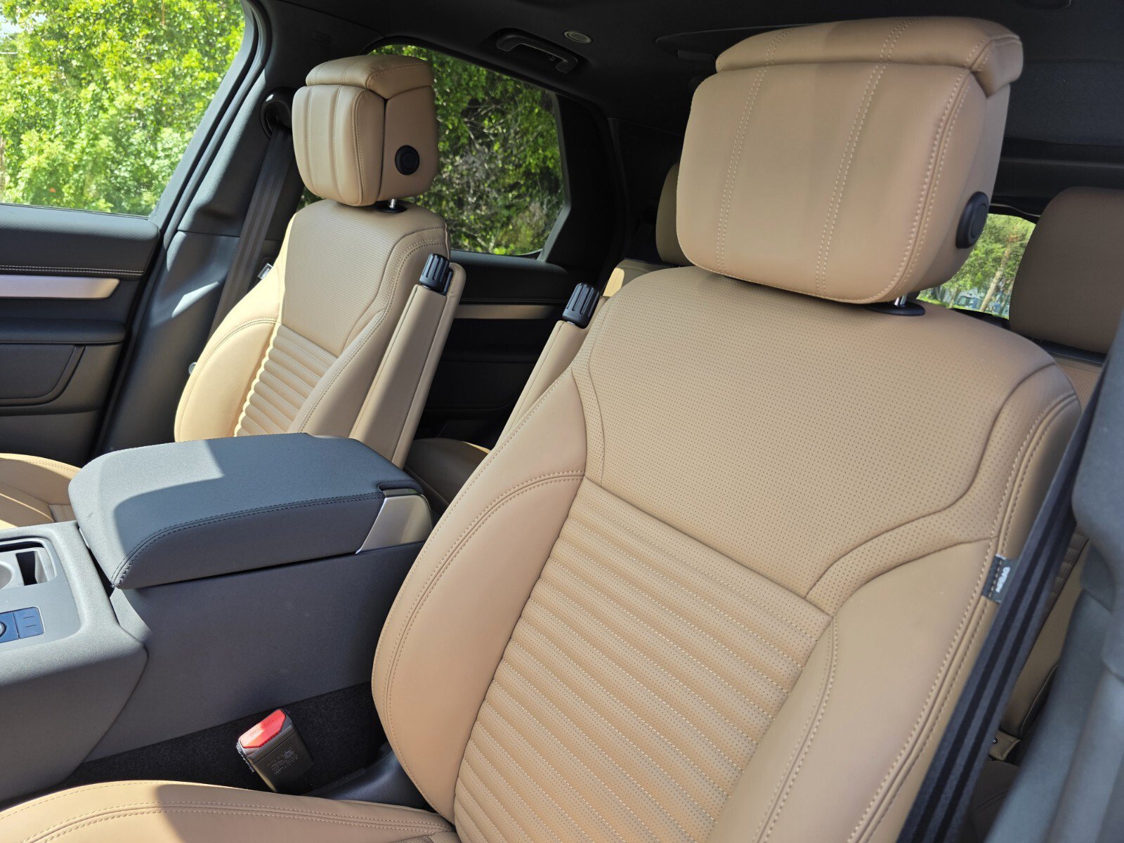 New 2026 Land Rover Discovery Limited Edition AWD/4WD image 11