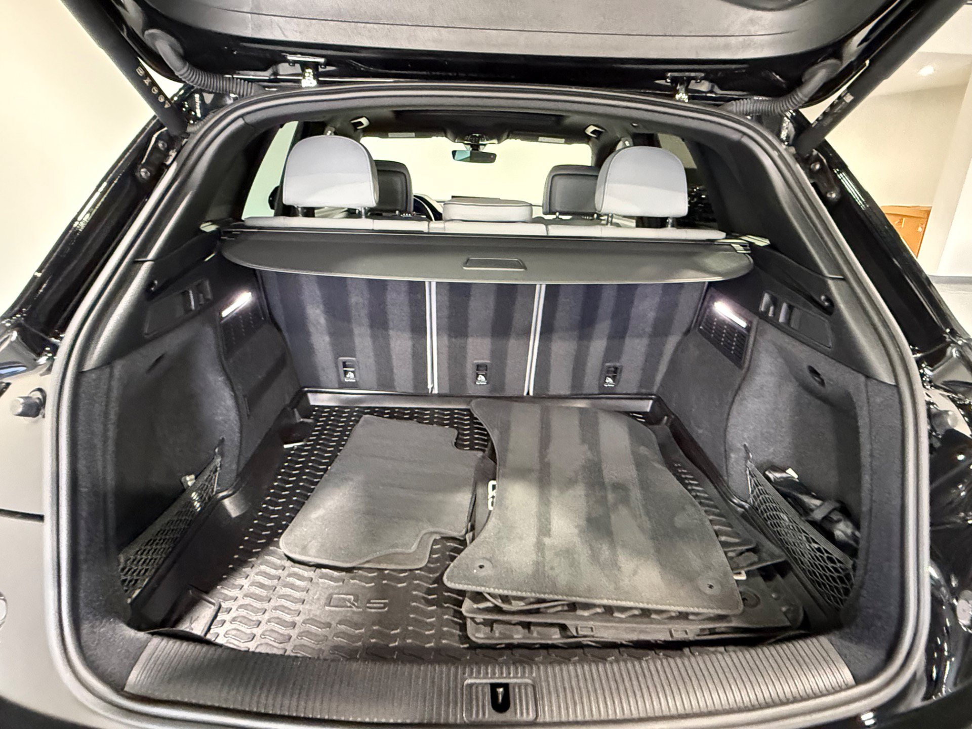 Used 2024 Audi Q5 2.0T Premium w/ Summer of Audi Package AWD/4WD image 17