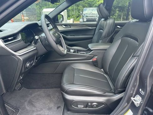 New 2026 Jeep Grand Cherokee Limited RWD image 9