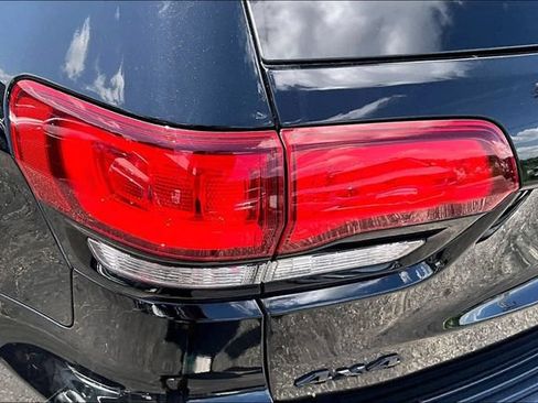 Used 2021 Jeep Grand Cherokee Laredo X AWD/4WD image 28