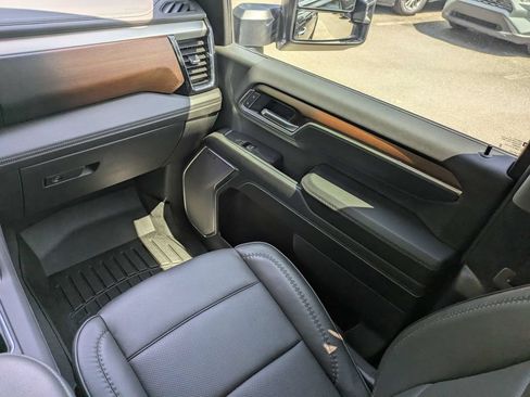 Used 2025 GMC Sierra 2500 Denali w/ Technology Package AWD/4WD image 17