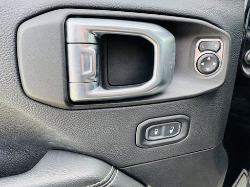 Used 2021 Jeep Wrangler Unlimited Sahara image 9