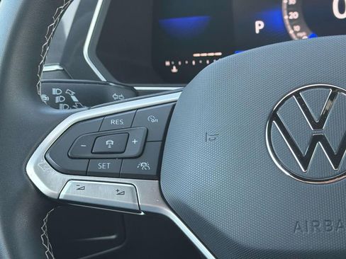 Used 2023 Volkswagen Tiguan SE R-Line image 11