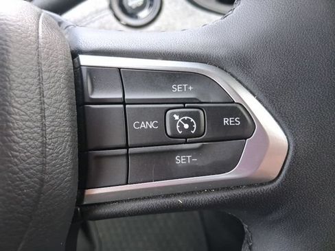 Used 2024 Jeep Compass Latitude w/ Sun and Sound Group AWD/4WD image 25