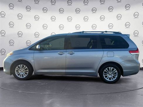 Used 2013 Toyota Sienna Limited image 2
