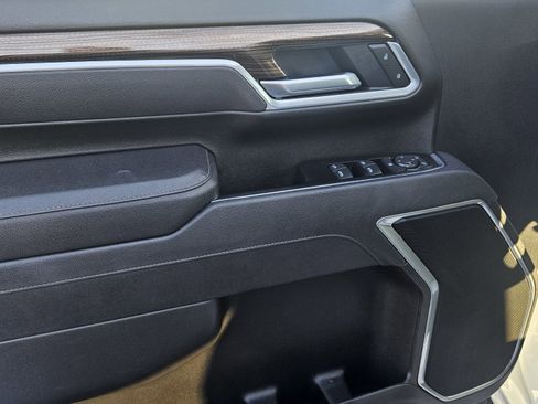 Used 2025 Chevrolet Silverado 2500 LT w/ Convenience Package image 11