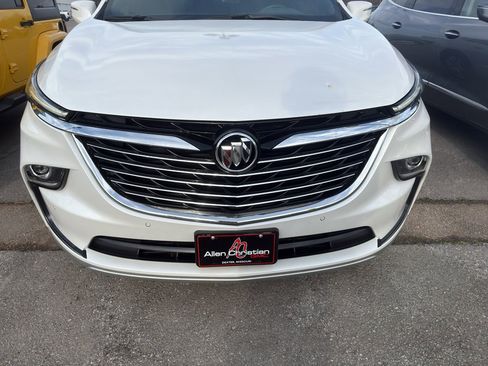 Used 2022 Buick Enclave Essence w/ Experience Buick Package image 4