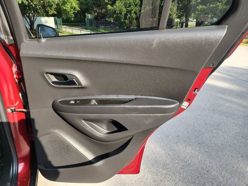 Used 2022 Chevrolet Trax LT w/ Driver Confidence Package image 29