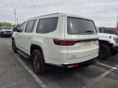 Used 2022 Jeep Wagoneer Series II AWD/4WD image 9