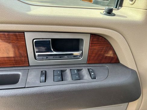 Used 2010 Ford F150 Lariat RWD image 12