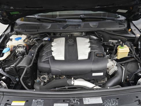 Used 2012 Volkswagen Touareg Executive image 32