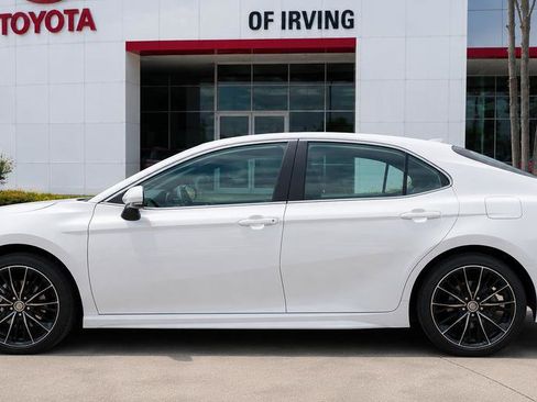 Used 2024 Toyota Camry SE FWD image 8