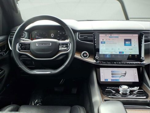 Used 2024 Jeep Grand Wagoneer L 4WD image 10