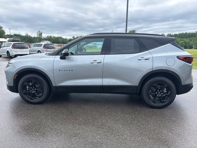 New 2026 Chevrolet Blazer LT w/ Midnight/Sport Edition AWD/4WD image 3