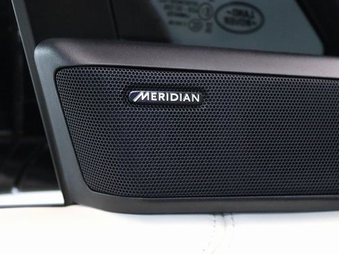 Used 2024 Land Rover Range Rover SE image 3