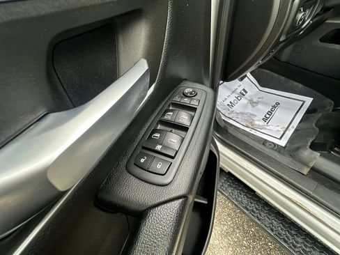 Used 2020 RAM 1500 Big Horn AWD/4WD image 11