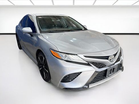 Used 2020 Toyota Camry XSE FWD image 3
