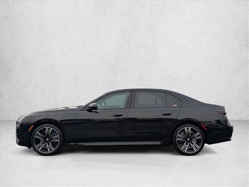 Used 2023 BMW 740i image 9