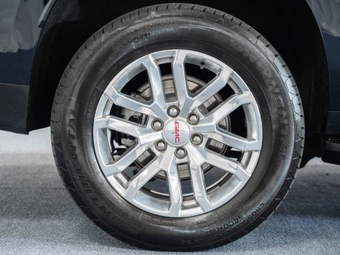 Used 2023 GMC Yukon XL SLT w/ SLT Premium Package image 15