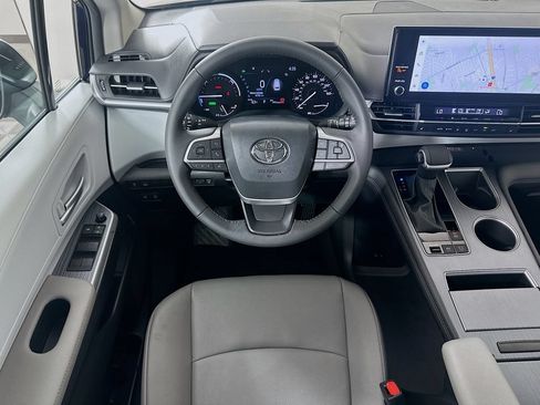 Certified 2026 Toyota Sienna XLE FWD image 24
