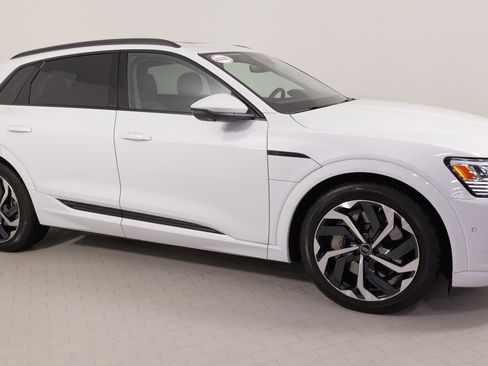 Used 2024 Audi Q8 e-tron Premium Plus w/ Premium Plus Package image 8