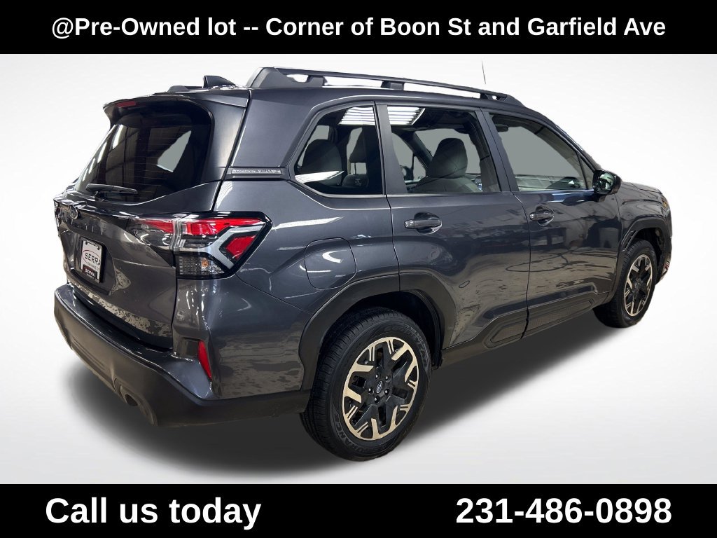Used 2025 Subaru Forester AWD/4WD image 11