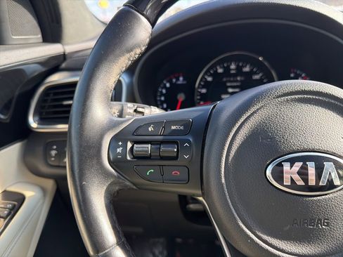 Used 2017 Kia Sorento SX image 25