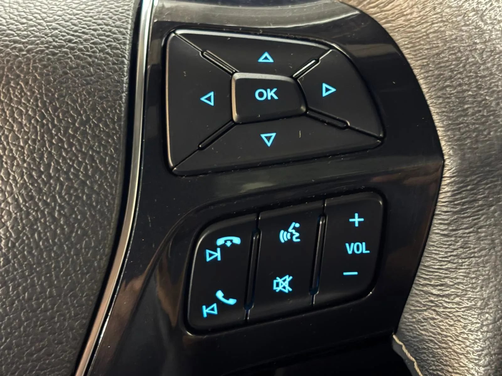 Used 2018 Ford Explorer Platinum AWD/4WD image 40