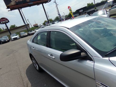 Used 2016 Ford Taurus SE image 38